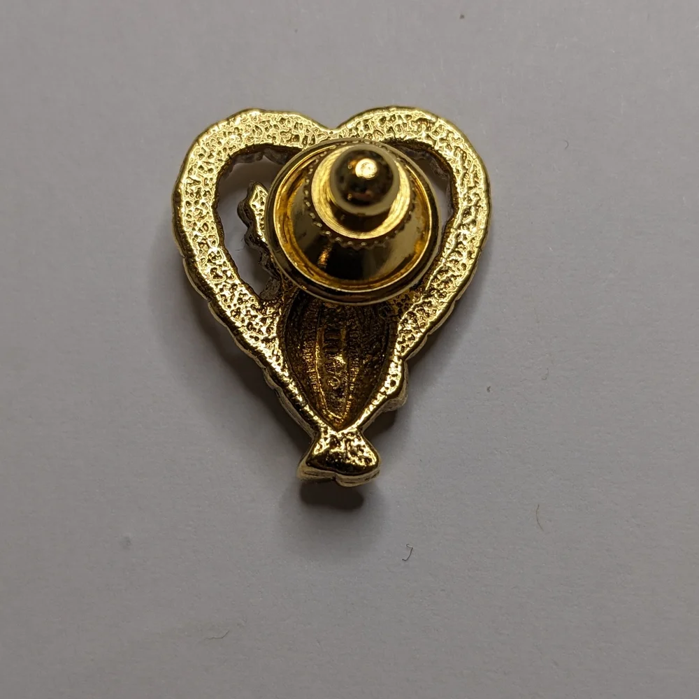 Vintage Avon Cherub‎ Angel with Red Heart Pin Brooch